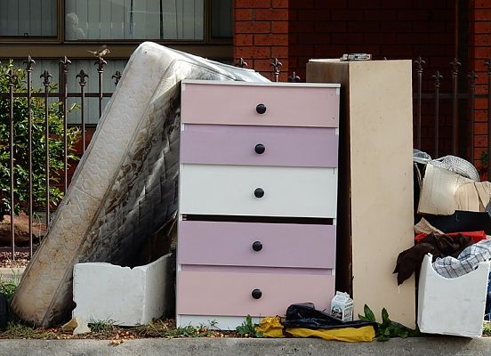 furniture & mattress removal at curbside pick up in long beach ca